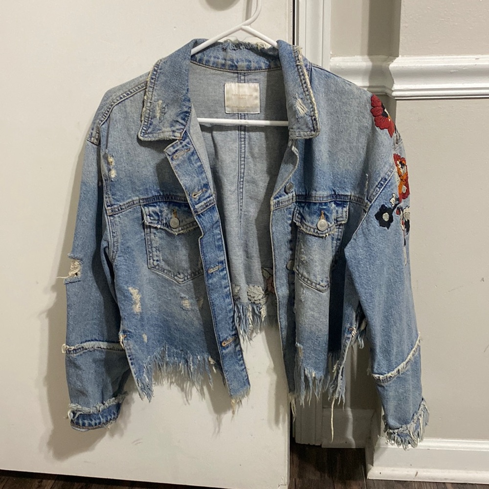 Zara denim jacket with floral embroidery and fringe!